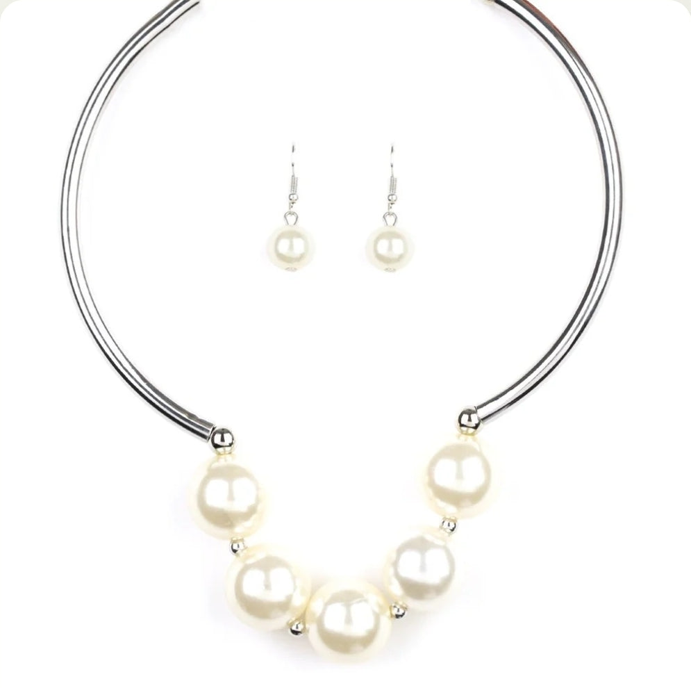 Welcome to Wallstreet White Necklace