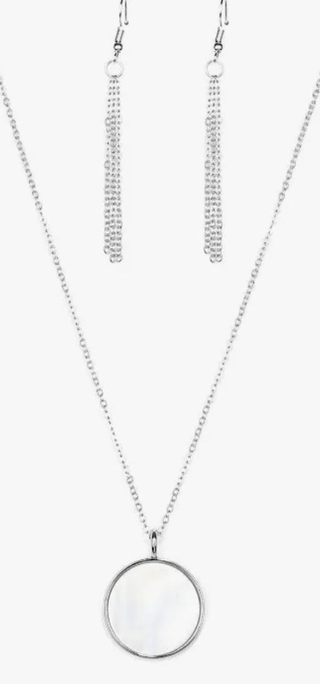 Shimmering Seashores White Necklace