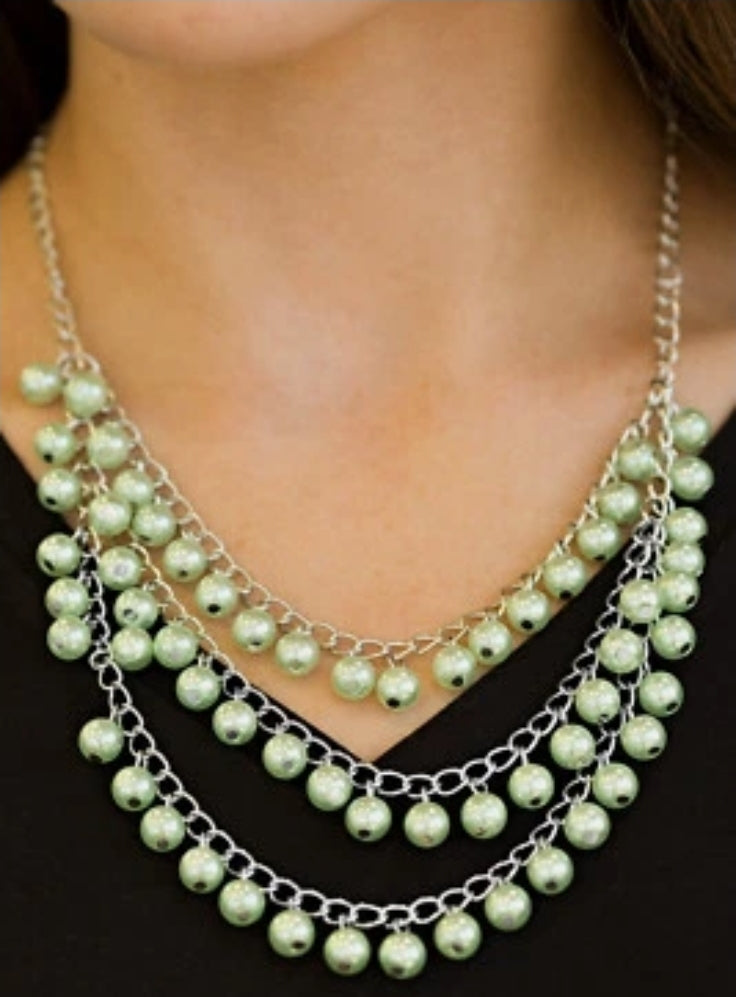 Chicly Classic Green Necklace