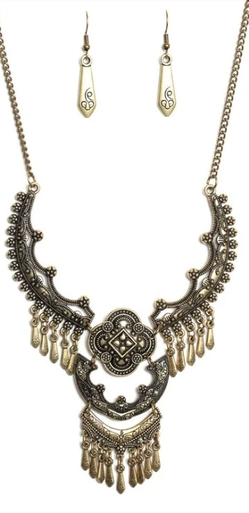 Rogue Vogue Brass Necklace