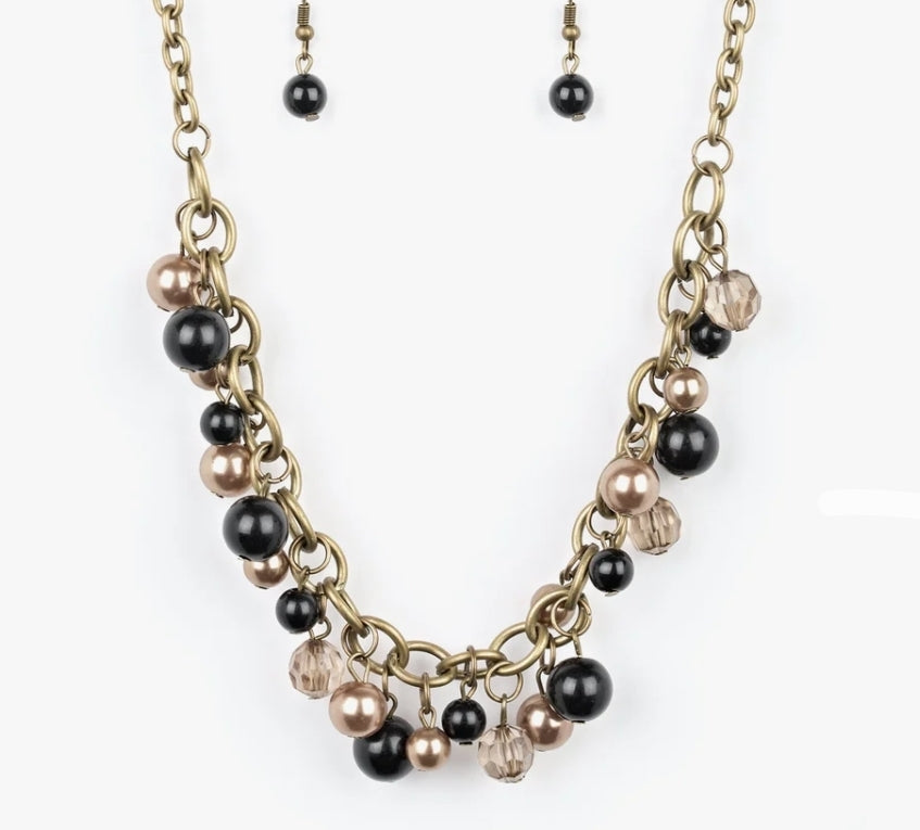 The GRIT Crowd Necklace Black