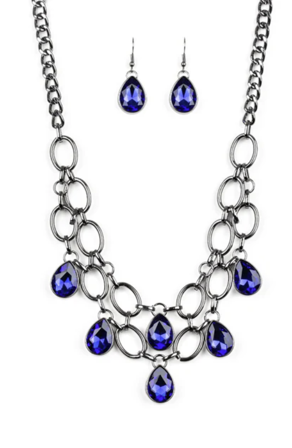 Show-Stopping Shimmer White Necklace