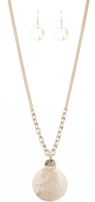 A Top-SHELLer Gold Necklace