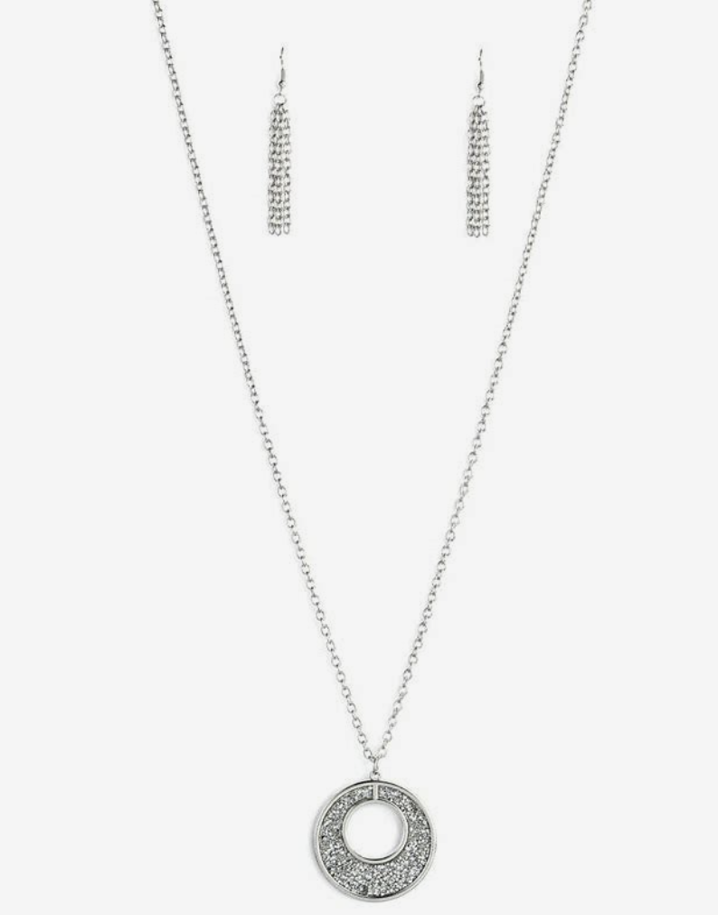 Glitzy Glow Silver Necklace