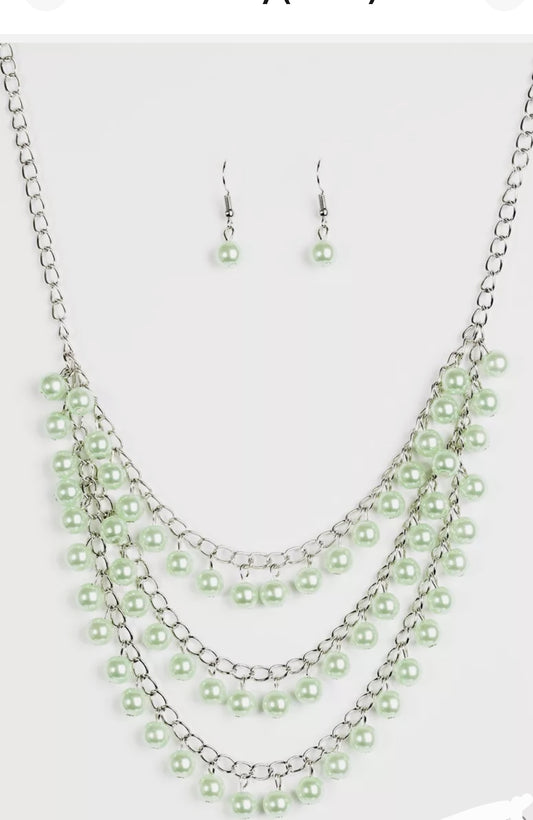 Chicly Classic Green Necklace