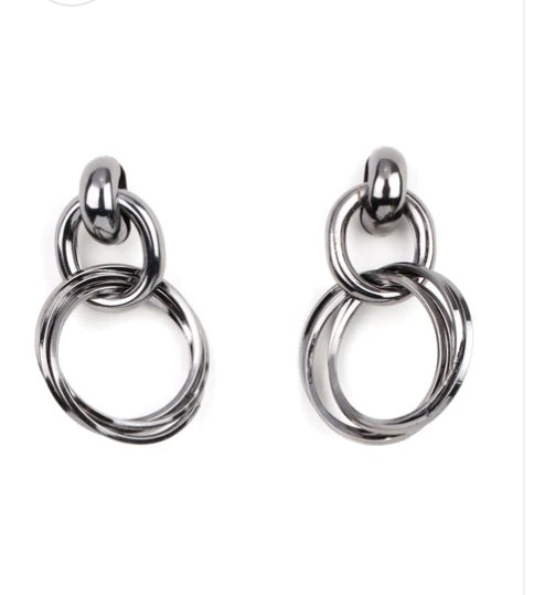 Dynamically LinkedIn Black Post Earring