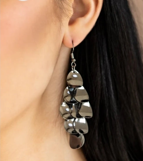 Resplendent Reflection Black Earring