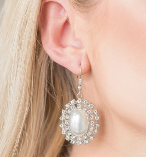 Maga Movie Star White Earrings