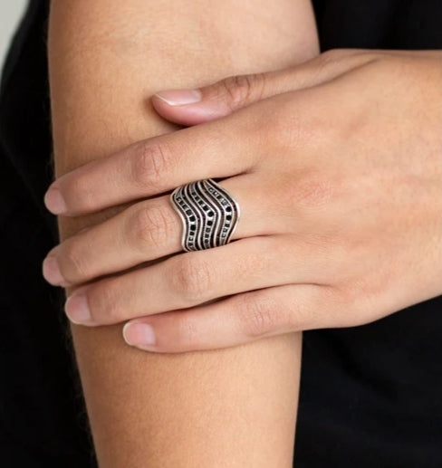 Fashion Finance Black Ring