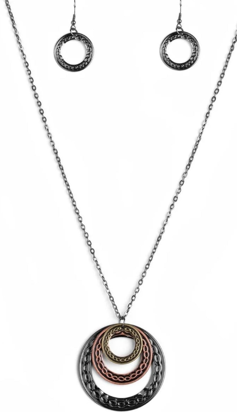 Savagely She Wolf Necklace Multi