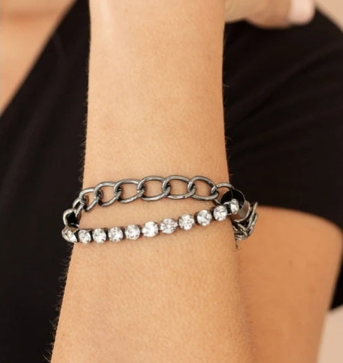 Glamour Grid Black Bracelet