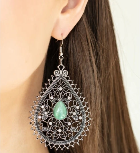 Eden Glow Green Earring
