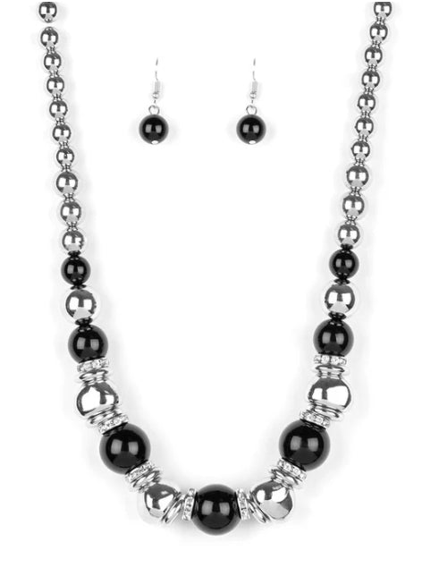 Hollywood Haute Spot Silver  Necklace