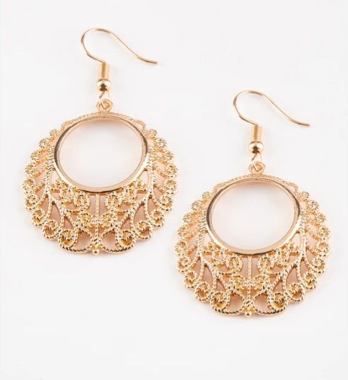 Grapevine Glamorous Gold Earring