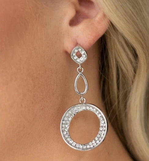 On The Go Scene White Post