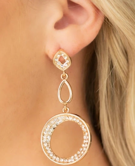 On The Go Scene White Post