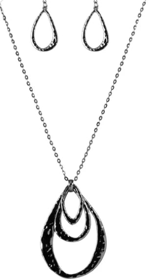 Relic Renaissance Black Necklace