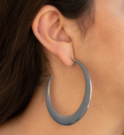 Moon Beam Black Earrings