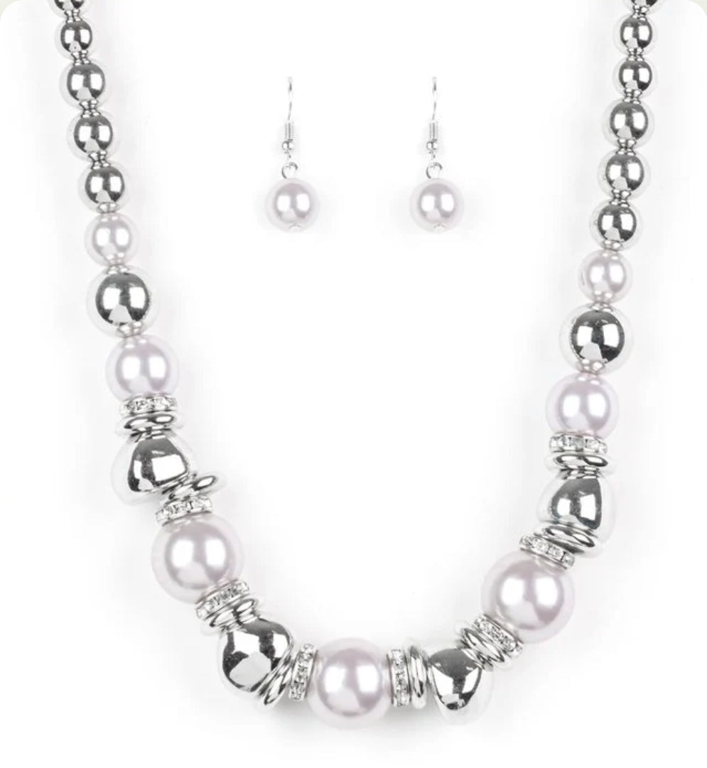 Hollywood Haute Spot Silver  Necklace