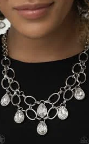 Show-Stopping Shimmer White Necklace
