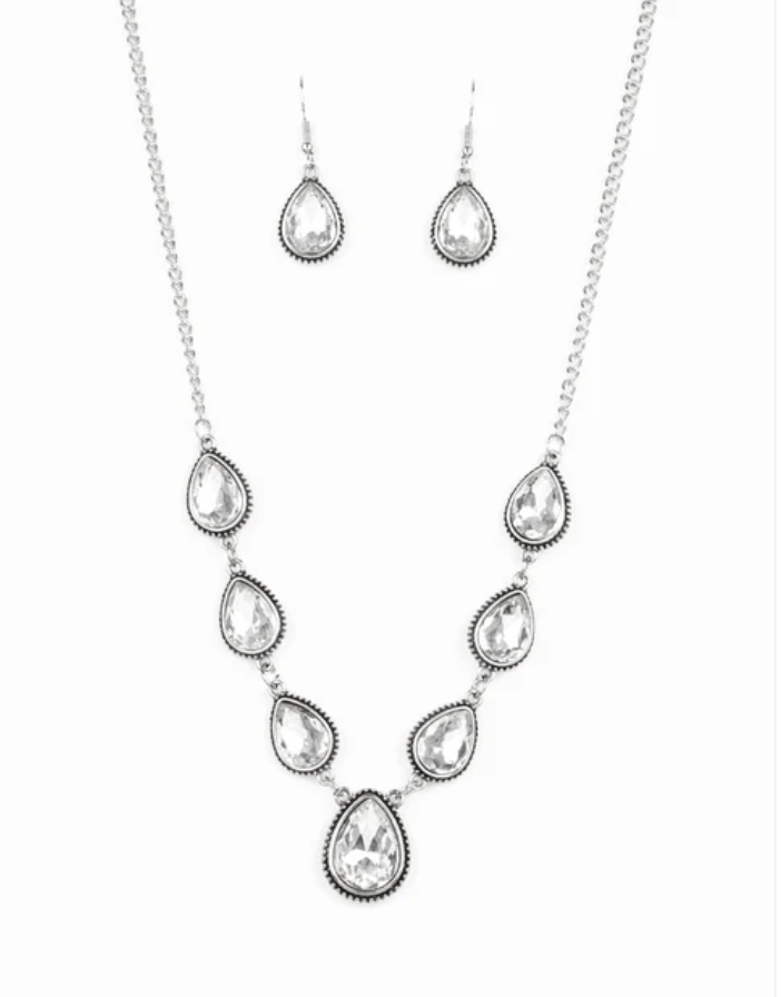 Socialite Social White Necklace