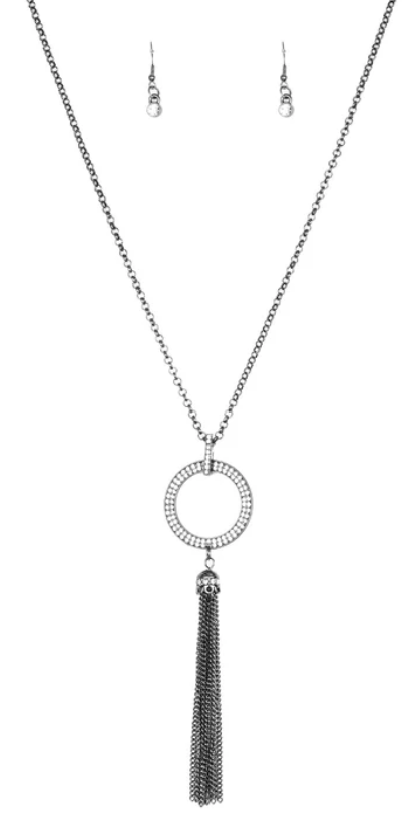 Straight to the top Black Necklace